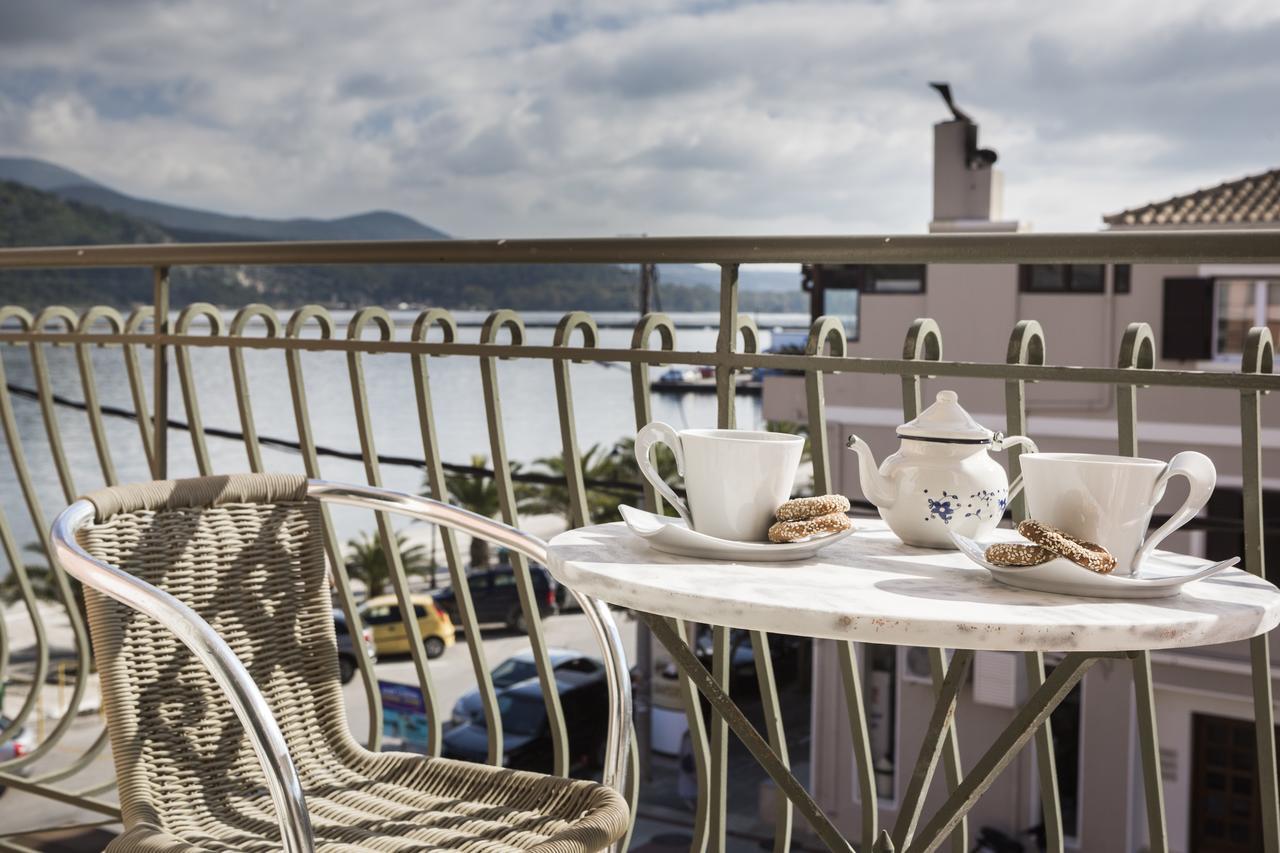 Camera Matrimoniale/Doppia con Letti Singoli con Balcone e Vista Mare Laterale